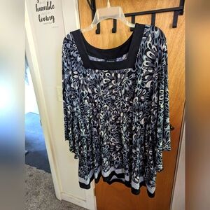 Avenue plus dressy top 2x